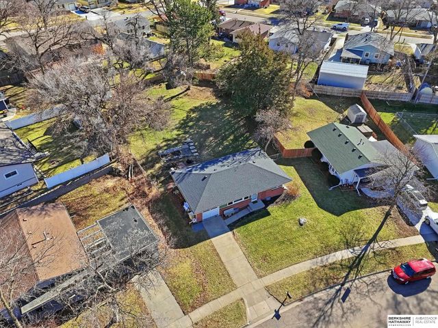 1831 Sunny Hill Road, Lincoln, NE 68502