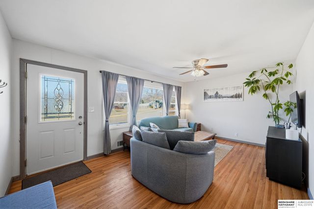 1831 Sunny Hill Road, Lincoln, NE 68502