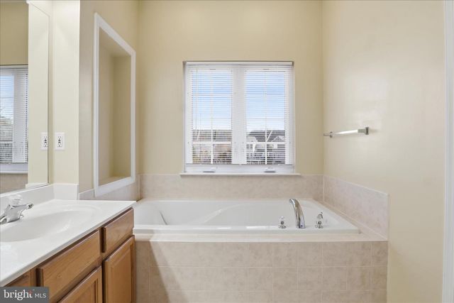 4604 CARISBROOKE LN, Fairfax, VA 22030