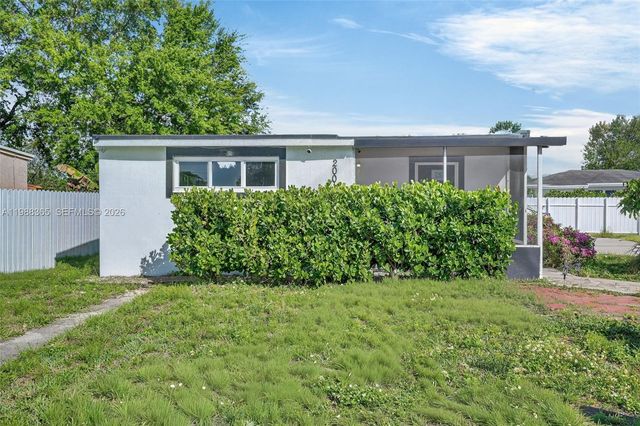 2001 Rutland St, Opa-locka, FL 33054