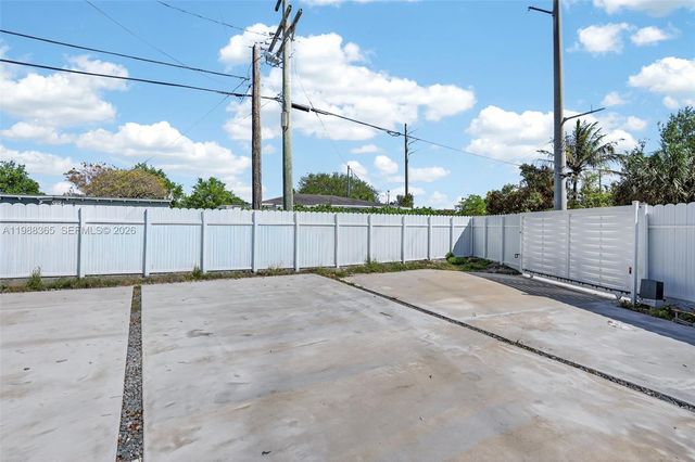 2001 Rutland St, Opa-locka, FL 33054