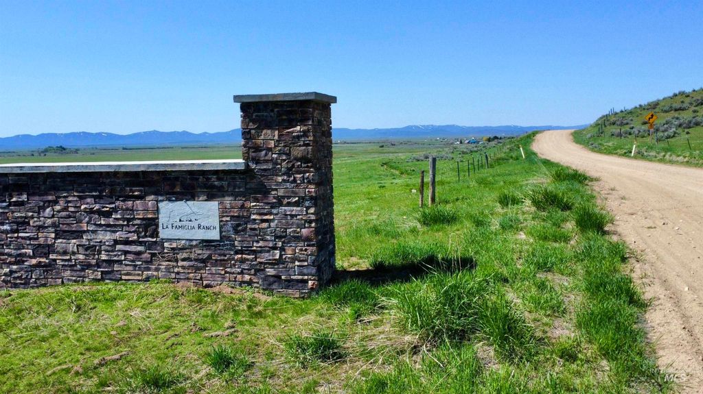 219 W 425 N, Fairfield, ID 83327 photo 2