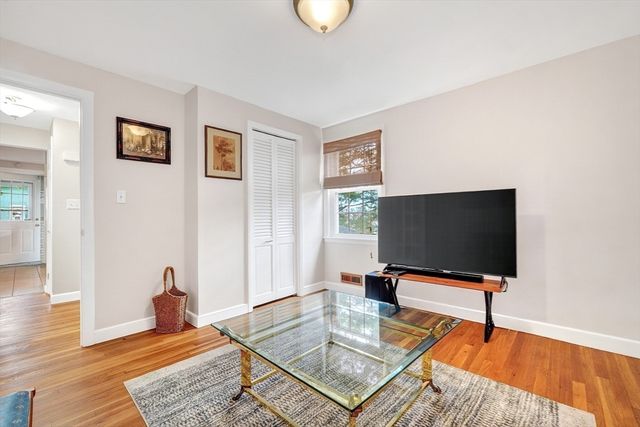 43 Grandview Ave, Watertown, MA 02472