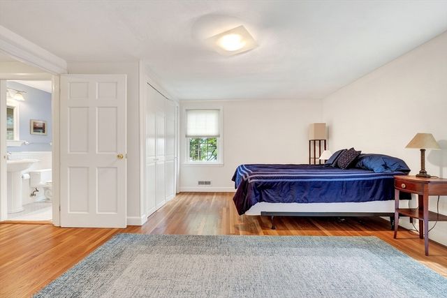43 Grandview Ave, Watertown, MA 02472