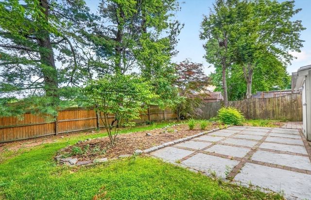 43 Grandview Ave, Watertown, MA 02472
