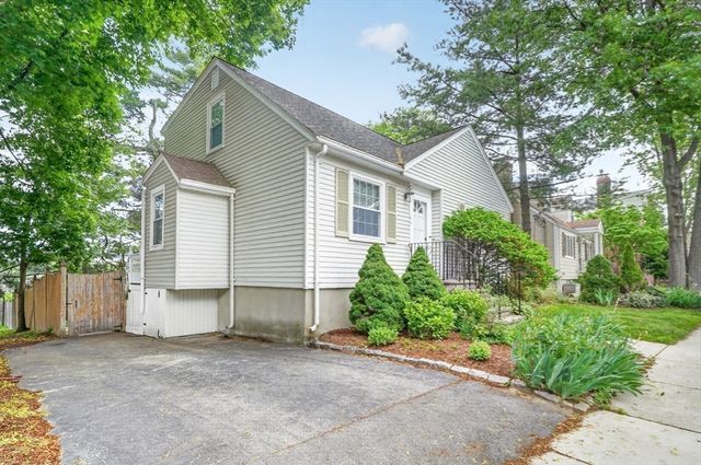 43 Grandview Ave, Watertown, MA 02472