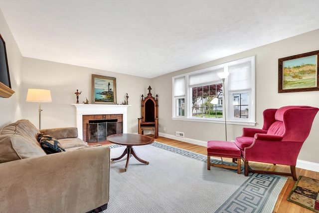 43 Grandview Ave, Watertown, MA 02472