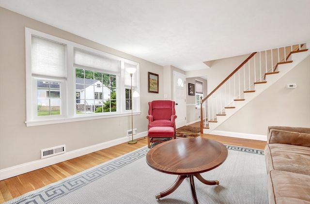 43 Grandview Ave, Watertown, MA 02472