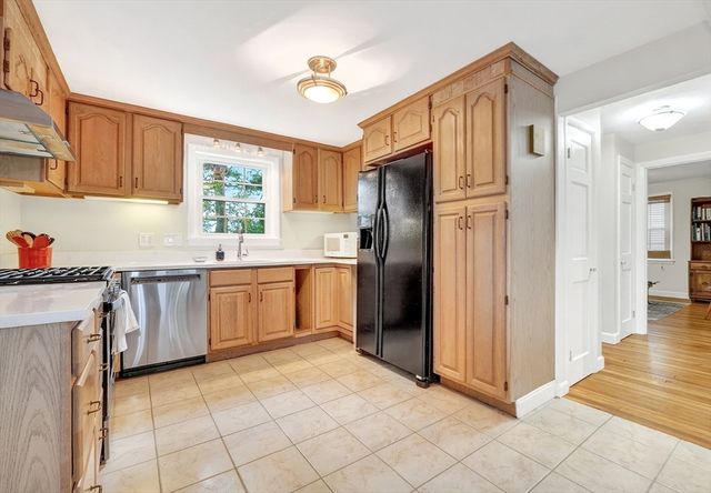 43 Grandview Ave, Watertown, MA 02472