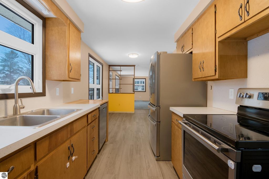 Image 12 of property listing at 5813 Pennington Drive, Beulah, MI 49617