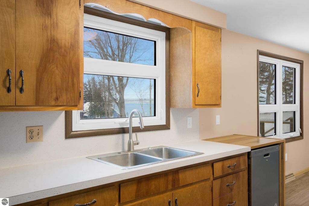 Image 13 of property listing at 5813 Pennington Drive, Beulah, MI 49617