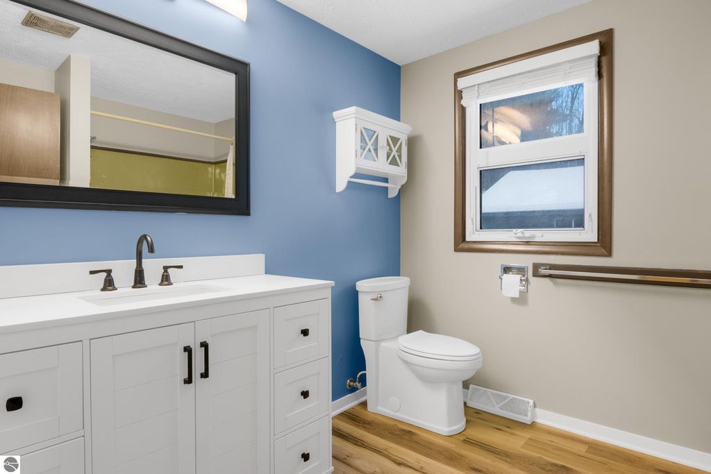 Image 17 of property listing at 5813 Pennington Drive, Beulah, MI 49617