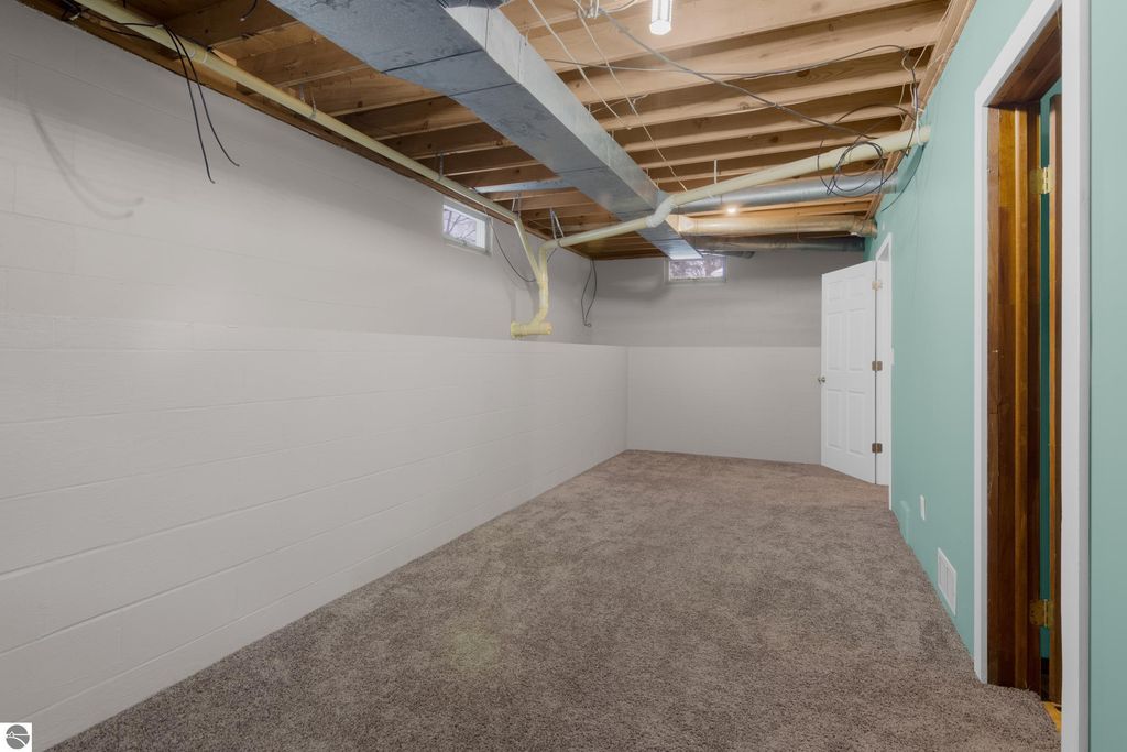 Image 21 of property listing at 5813 Pennington Drive, Beulah, MI 49617