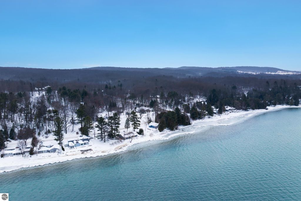 Image 26 of property listing at 5813 Pennington Drive, Beulah, MI 49617