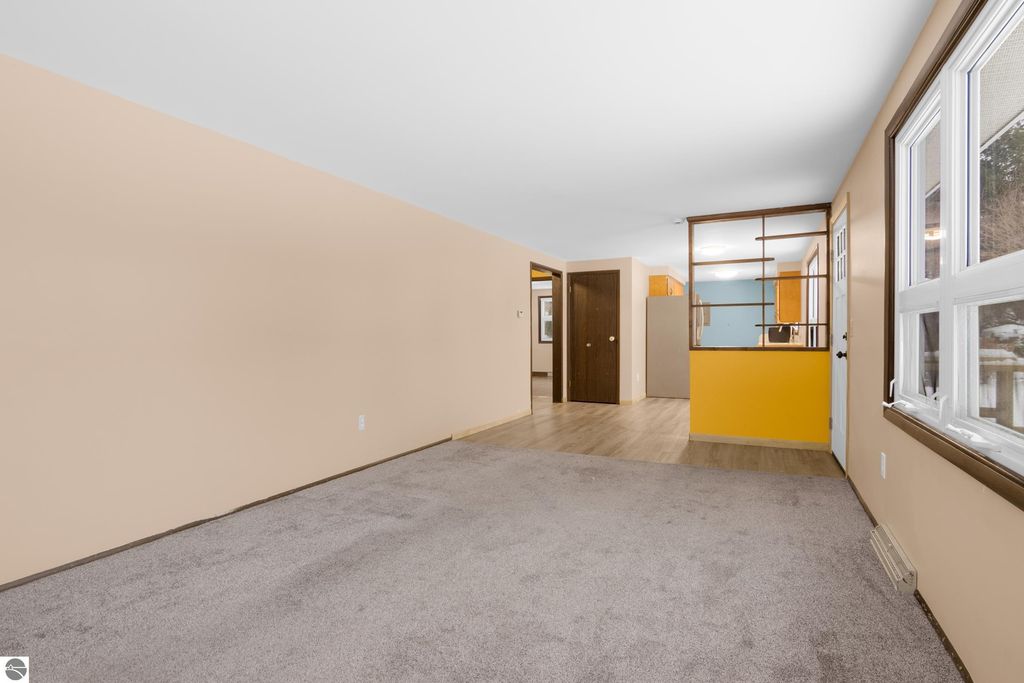 Image 7 of property listing at 5813 Pennington Drive, Beulah, MI 49617