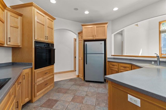 1669 BEETHOVEN WAY, Neenah, WI 54956