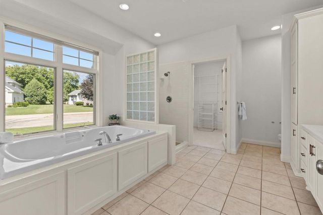 1669 BEETHOVEN WAY, Neenah, WI 54956