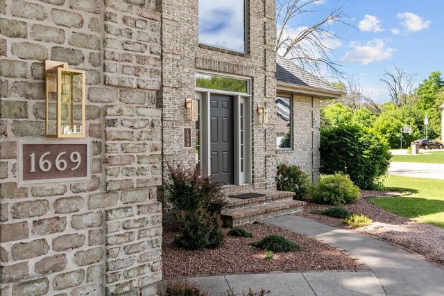 1669 BEETHOVEN WAY, Neenah, WI 54956
