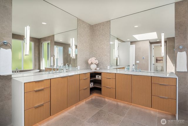 10856 NE 12th Street, Bellevue, WA 98004
