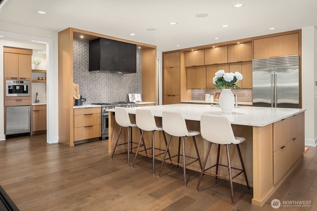 10856 NE 12th Street, Bellevue, WA 98004