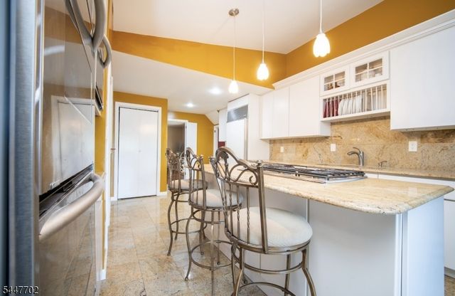 69 Ridge Dr, Livingston Twp., NJ 07039