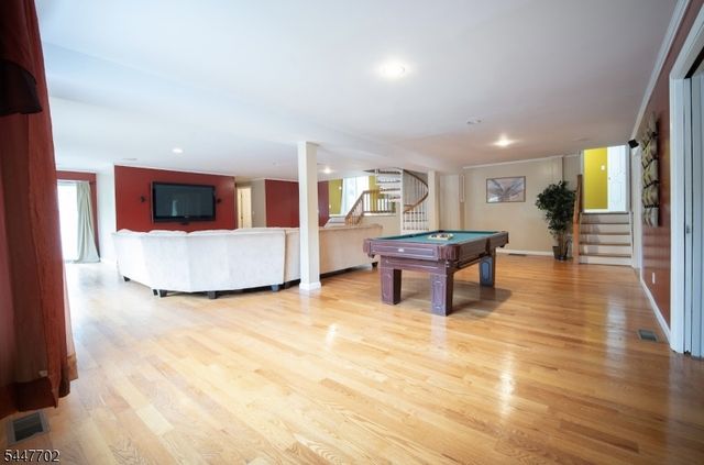 69 Ridge Dr, Livingston Twp., NJ 07039