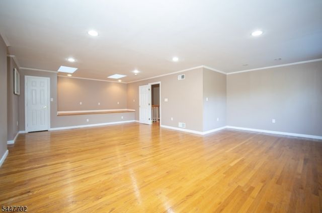 69 Ridge Dr, Livingston Twp., NJ 07039