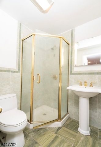 69 Ridge Dr, Livingston Twp., NJ 07039
