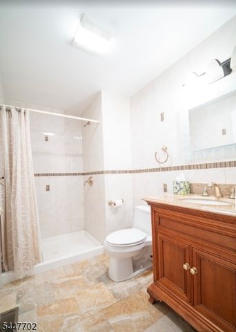 69 Ridge Dr, Livingston Twp., NJ 07039