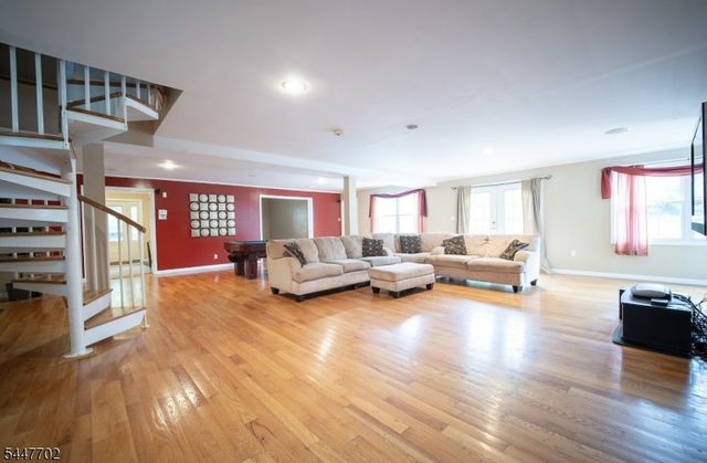 69 Ridge Dr, Livingston Twp., NJ 07039