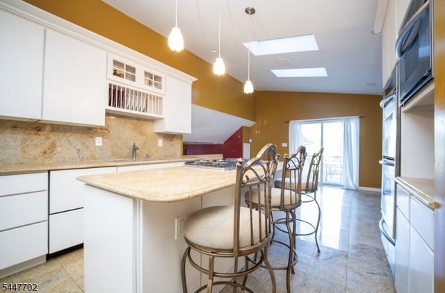 69 Ridge Dr, Livingston Twp., NJ 07039