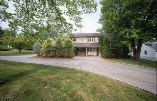 69 Ridge Dr, Livingston Twp., NJ 07039