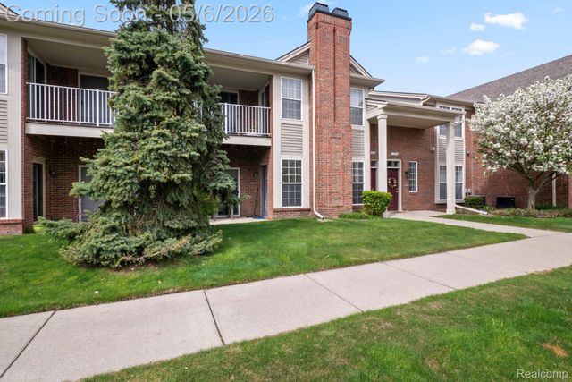 15345 Yale Drive, Clinton Charter Township, MI 48038