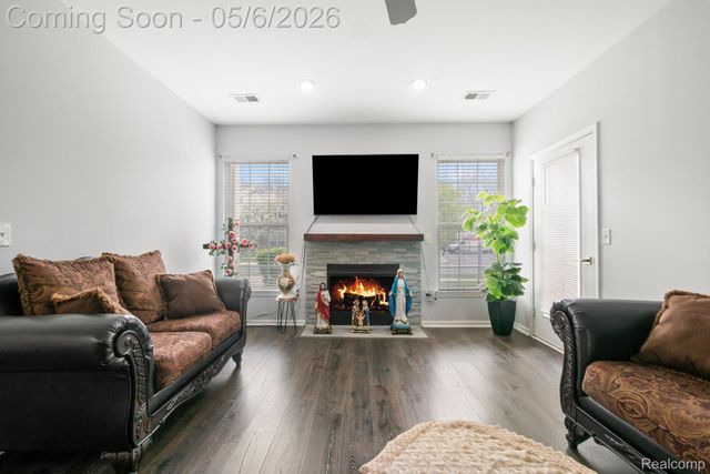 15345 Yale Drive, Clinton Charter Township, MI 48038