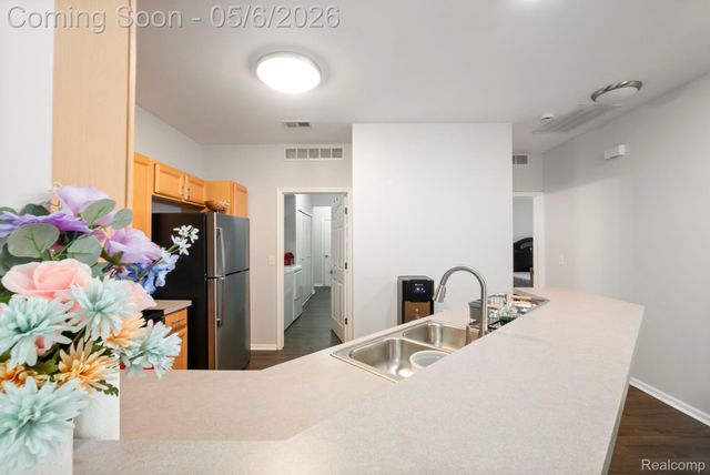 15345 Yale Drive, Clinton Charter Township, MI 48038