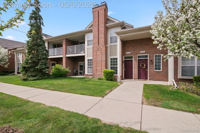 15345 Yale Drive, Clinton Charter Township, MI 48038