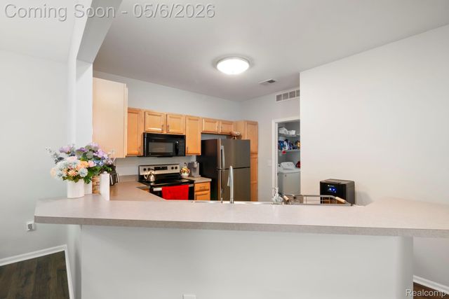 15345 Yale Drive, Clinton Charter Township, MI 48038