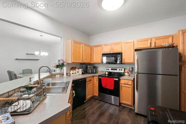 15345 Yale Drive, Clinton Charter Township, MI 48038