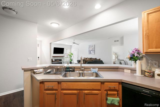 15345 Yale Drive, Clinton Charter Township, MI 48038