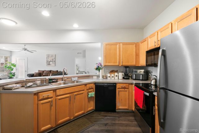 15345 Yale Drive, Clinton Charter Township, MI 48038