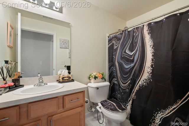 15345 Yale Drive, Clinton Charter Township, MI 48038