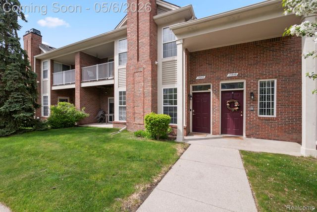 15345 Yale Drive, Clinton Charter Township, MI 48038