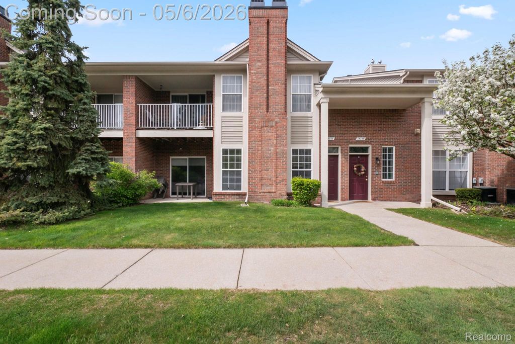 15345 Yale Drive, Clinton Charter Township, MI 48038