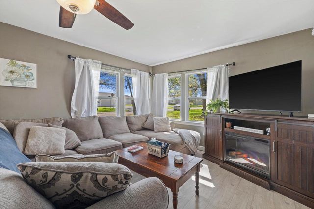 N6637 Juniper ROAD, Elkhorn, WI 53121