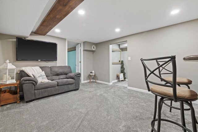 N6637 Juniper ROAD, Elkhorn, WI 53121