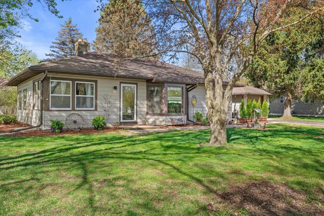 N6637 Juniper ROAD, Elkhorn, WI 53121