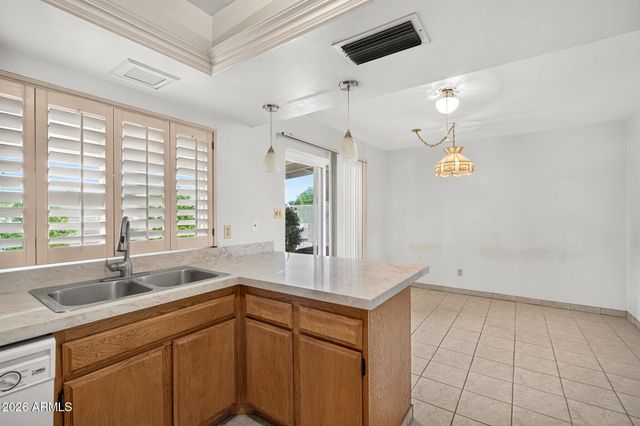 2002 W SUMMIT Place, Chandler, AZ 85224
