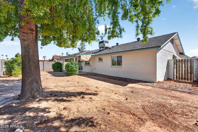 2002 W SUMMIT Place, Chandler, AZ 85224
