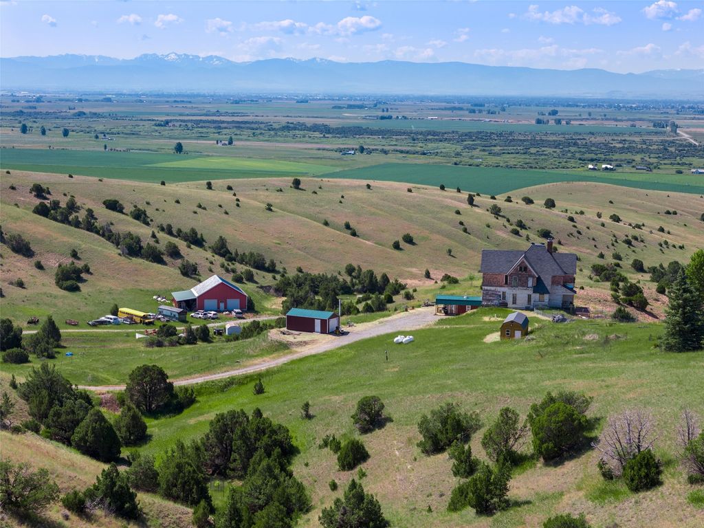 Image 10 of property listing at 5835 Spaulding Bridge Road, Belgrade, MT 59714
