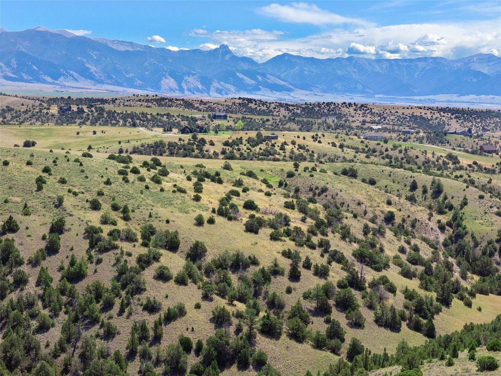 Image 16 of property listing at 5835 Spaulding Bridge Road, Belgrade, MT 59714